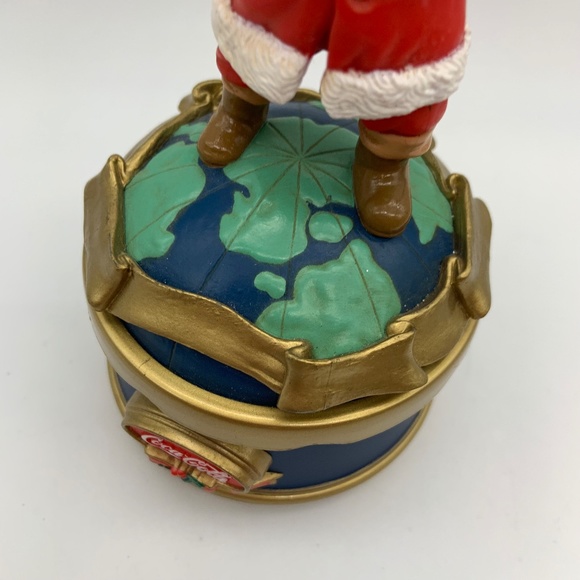 Vintage Coca-Cola Santa Claus Delivering Presents Christmas Spinning Music Box - Picture 10 of 13